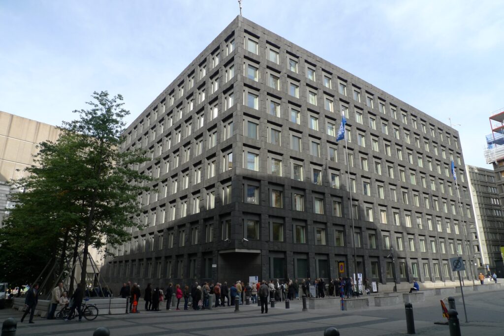 Foto på Riksbankens hus vid Brunkebergstorg
